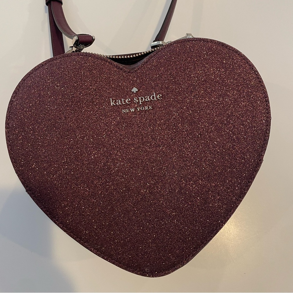 NEVER BEFORE USED Kate spade Heart crossbody bag